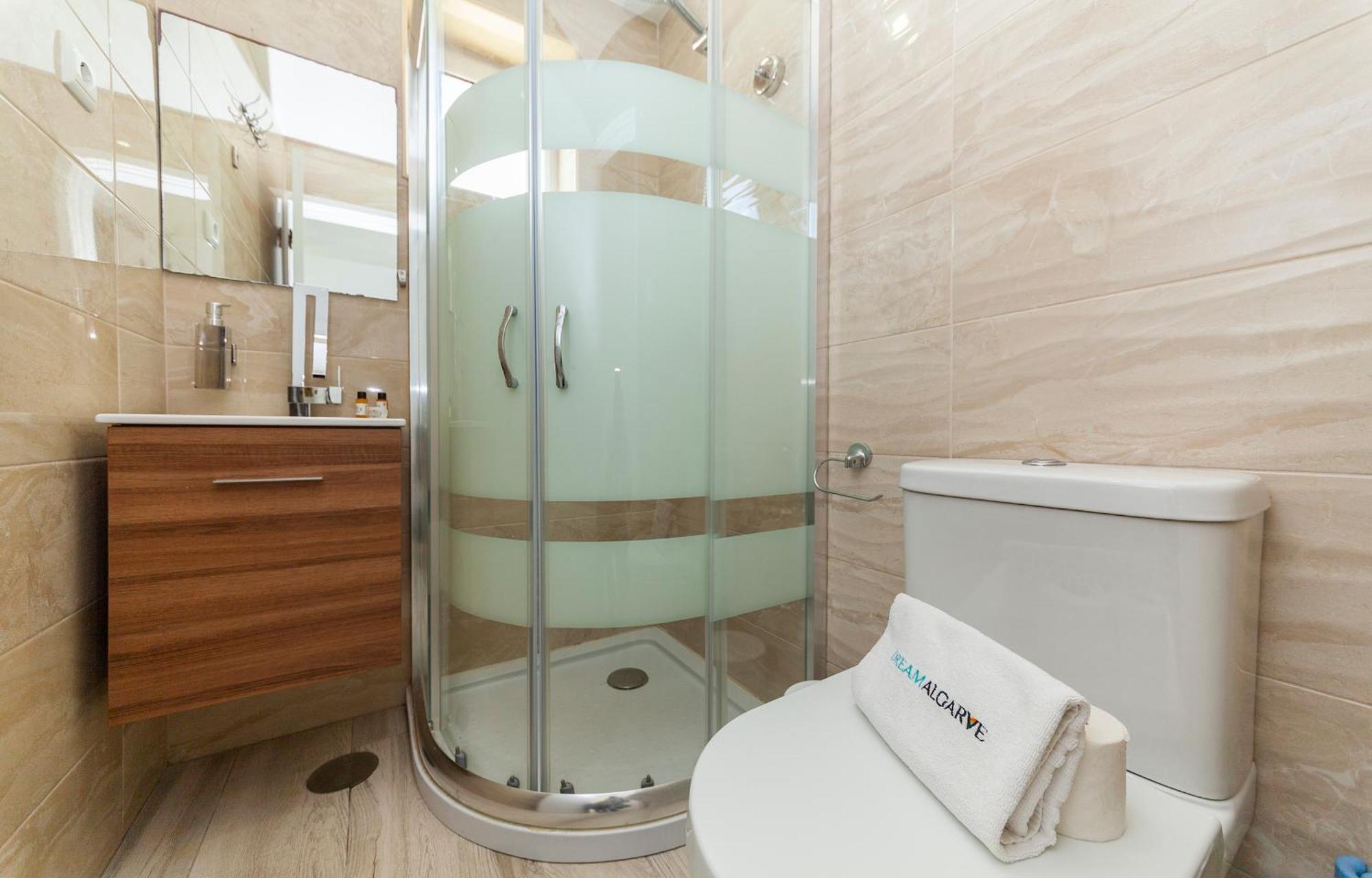 M - Martin & Tomas Guesthouse لاغوس الغرفة الصورة